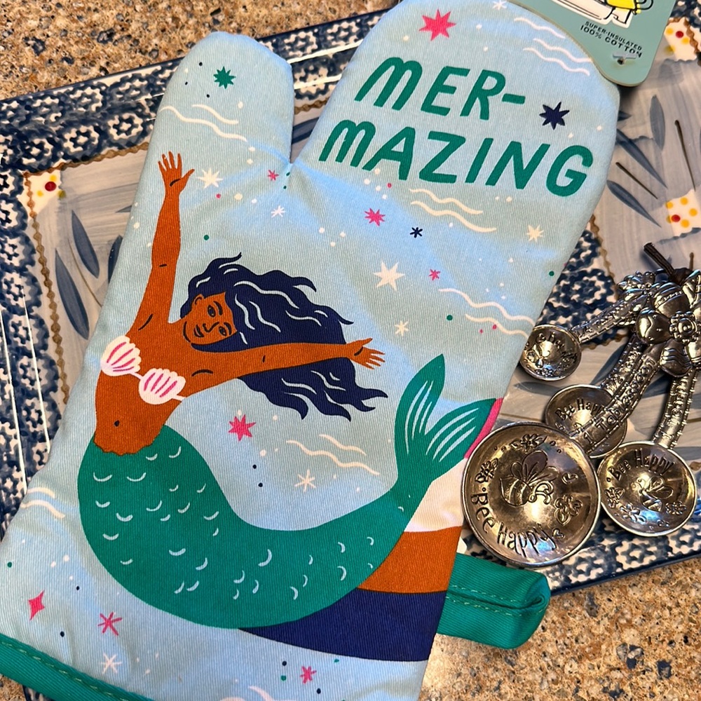 NIP Blue Q Fantasy Fan Pack Mer-Mazing Oven Mitt & Special Unicorn Socks - Picture 5 of 13